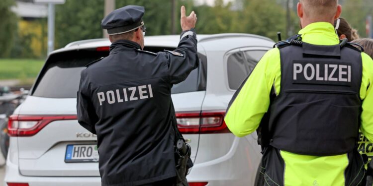 W Hamburgu zatrzymano pracownika fabryki podejrzanego o kradzież ponad 2 ton kawy oraz przechowywanie 20 tys. euro w gotówce i luksusowego zegarka.
