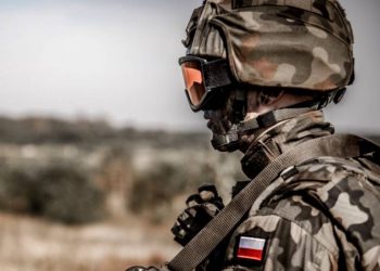 Dowiedz się, jak wymyślić unikalny pseudonim dla żołnierza — kobiety lub mężczyzny. Porady, przykłady i pomysły na wybór najlepszego pseudonimu.