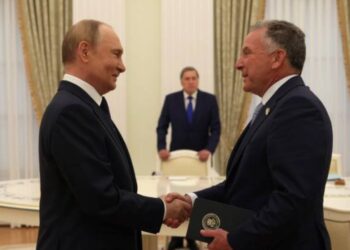 Specjalny wysłannik USA Witkoff przeprowadził negocjacje z Putinem w Kremlu przed terminem Trumpa dotyczącym zakończenia wojny na Ukrainie i groźbą nowych sankcji.