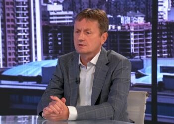 Minister finansów Serbii Darko Gliśić doznał udaru podczas transmisji na żywo, obecnie przebywa na leczeniu w szpitalu w Belgradzie, jego stan się stabilizuje.