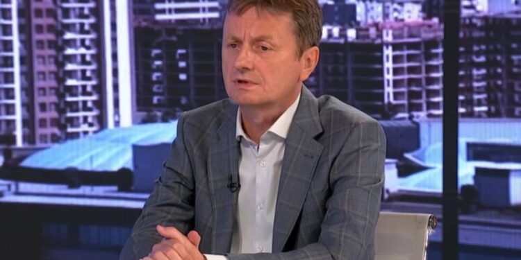 Minister finansów Serbii Darko Gliśić doznał udaru podczas transmisji na żywo, obecnie przebywa na leczeniu w szpitalu w Belgradzie, jego stan się stabilizuje.