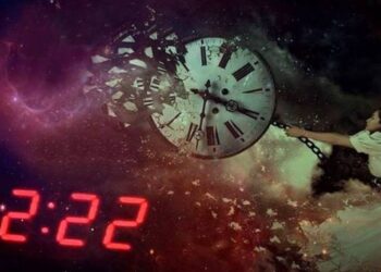 Dowiedz się, co oznacza 22:22 na zegarze, dlaczego powtarzające się liczby uważane są za magiczne i jaki wpływ mogą mieć na Twoje życie.