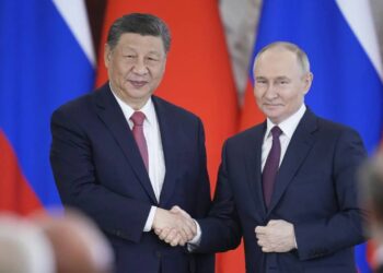Putin i Xi Jinping odbyli rozmowę telefoniczną 8 sierpnia, omawiając wojnę na Ukrainie oraz przygotowania do szczytu SzOW przed możliwym spotkaniem Putina z Trumpem.