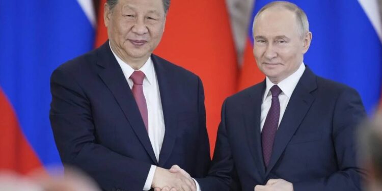 Putin i Xi Jinping odbyli rozmowę telefoniczną 8 sierpnia, omawiając wojnę na Ukrainie oraz przygotowania do szczytu SzOW przed możliwym spotkaniem Putina z Trumpem.