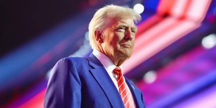 Trump przypuszcza, że Putin zgodzi się na negocjacje w sprawie wymiany terytoriów; planowany jest szczyt z Zełenskim w celu omówienia zawieszenia broni
