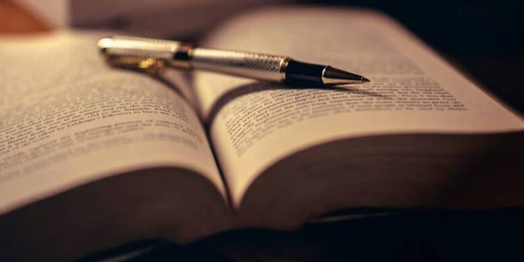 Dowiedz się, jak poprawnie pisać: pięćdziesiąt czy piec dziesiat. Sprawdź zasady pisowni liczebników i unikaj błędów językowych w codziennym użyciu.
