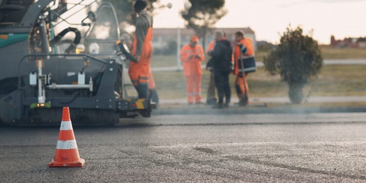 Remonty dróg – jak długo powinny być trwałe i od czego to zależy?