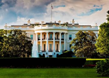 W Białym Domu zapowiedziano oświadczenie Trumpa na godzinę 21:00. Ma się ono odbyć na tle terminu dla Rosji w sprawie pokoju z Ukrainą oraz ostrzeżenia USA o nowych sankcjach.