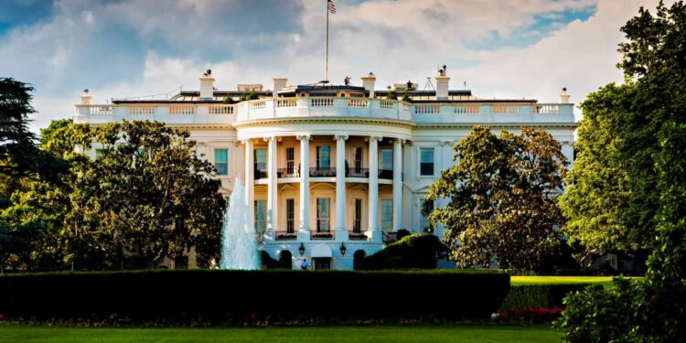 W Białym Domu zapowiedziano oświadczenie Trumpa na godzinę 21:00. Ma się ono odbyć na tle terminu dla Rosji w sprawie pokoju z Ukrainą oraz ostrzeżenia USA o nowych sankcjach.