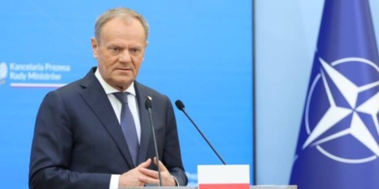 Polska zestrzeli rosyjskie samoloty w razie naruszenia granicy – zapowiedział Tusk. W mniej jednoznacznych przypadkach decyzje zapadną ostrożnie i we współpracy z NATO.