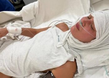 Bella Hadid została hospitalizowana z powodu zaostrzenia choroby z Lyme. Matka modelki, Yolanda, podzieliła się zdjęciami i zwróciła się do córki słowami wsparcia.