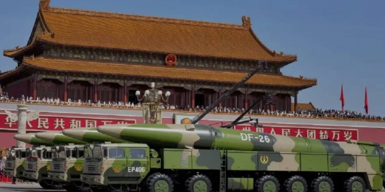 Chiny podczas parady w Pekinie po raz pierwszy zaprezentowały międzykontynentalny pocisk DF-61 oraz pełny arsenał nuklearnej triady, przy okazji 80. rocznicy zakończenia II wojny światowej.