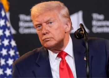 Trump nakazał przerzucić wojsko do Portland w celu ochrony obiektów federalnych, mimo sprzeciwu władz lokalnych oraz protestów przeciwko polityce migracyjnej.