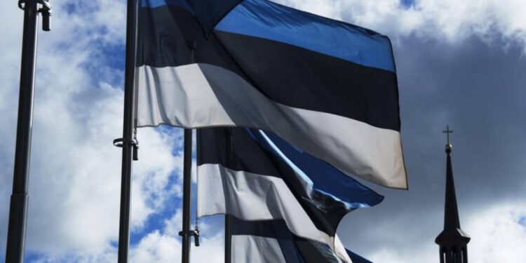 Estonia buduje 40 km rowów przeciwpancernych oraz setki bunkrów na granicy z Federacją Rosyjską. Opozycja proponuje całkowite zamknięcie granicy ze względu na zagrożenia bezpieczeństwa.