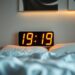Dowiedz się, co oznacza liczba 19:19 na zegarze: anielskie przesłanie, symbol losu czy przypadek. Numerologia i duchowe interpretacje.