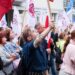 W Warszawie w pierwszy dzień roku szkolnego odbył się protest nauczycieli: pedagodzy domagali się podwyżek i zmian w polityce rządu wobec edukacji.