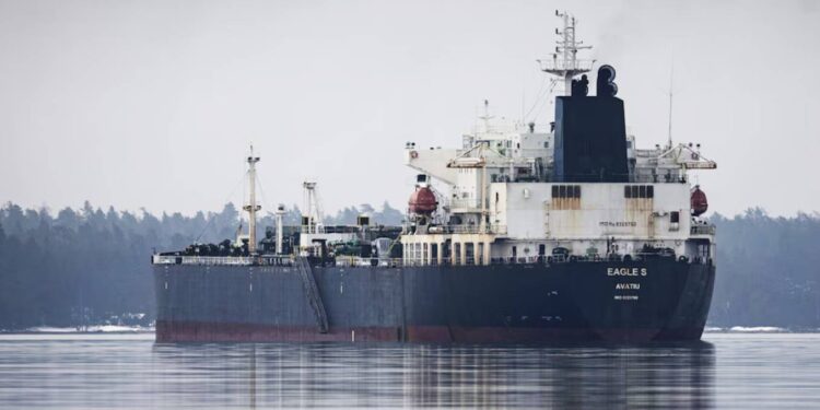 Chiński port Qingdao od 1 listopada wprowadza ograniczenia wobec „floty cieni” Rosji i Iranu, zakazując cumowania starym i ryzykownym tankowcom.