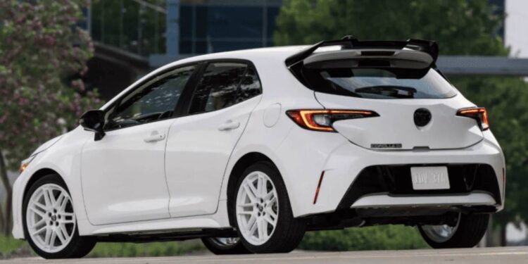 Toyota zaprezentowała Corollę Hatchback 2026 z nową retro-wersją FX Edition, zaktualizowanymi systemami bezpieczeństwa i skorygowanymi cenami.