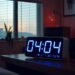 Dowiedz się, co oznacza lustrzana godzina 04:04 na zegarze. Symbolika liczby, jej numerologiczna interpretacja oraz duchowe wskazówki dla twojego życia.