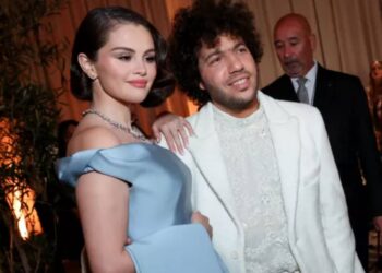 Selena Gomez i Benny Blanco pobrali się w Kalifornii: szczegóły uroczystości, stylizacja panny młodej, znani goście i historia miłości pary.