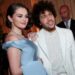 Selena Gomez i Benny Blanco pobrali się w Kalifornii: szczegóły uroczystości, stylizacja panny młodej, znani goście i historia miłości pary.