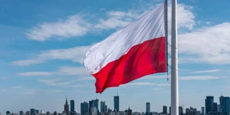 Polskie MSZ wezwało obywateli do opuszczenia Białorusi. Decyzja związana jest z zatrzymaniem polskiego zakonnika i zagrożeniami bezpieczeństwa.