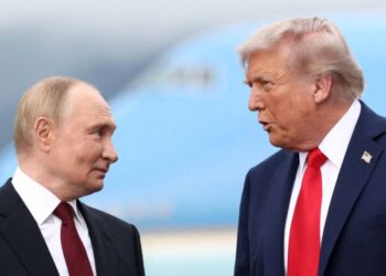 Putin nasila ataki na Ukrainę, licząc na pasywność Trumpa. Kreml dąży do zmuszenia Kijowa do ustępstw, podczas gdy USA przerzucają presję na UE.