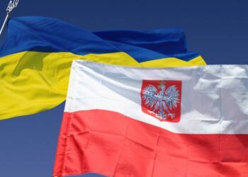 Parlament Polski przyjął ustawę o pomocy Ukraińcom: przedłużono legalny pobyt do 2026 roku, wprowadzono nowe zasady świadczeń socjalnych i usług medycznych.