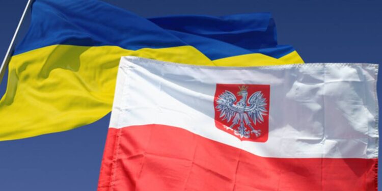Parlament Polski przyjął ustawę o pomocy Ukraińcom: przedłużono legalny pobyt do 2026 roku, wprowadzono nowe zasady świadczeń socjalnych i usług medycznych.