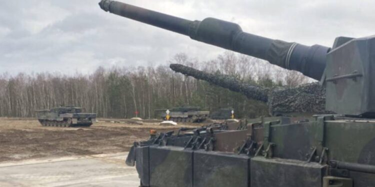 W Warszawie na poligonie wojskowym doszło do eksplozji: rannych zostało dwóch cywilów, którzy wtargnęli na teren obiektu. Ich stan jest ciężki, trwa śledztwo.