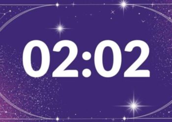 Dowiedz się, jakie jest znaczenie 02:02 na zegarze: symbolika numerologiczna, wpływ na miłość, karierę i rozwój duchowy. Pełna interpretacja specjalistów.