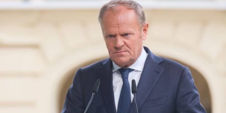 Tusk oświadczył, że drony, które naruszyły przestrzeń powietrzną Polski, nie były wyposażone w głowice bojowe. Szczątki po ataku z 10 września nie stanowiły zagrożenia.