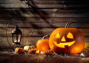 Halloween 2025 w Warszawie: warsztaty dla dzieci, koncerty, pokazy kostiumów i imprezy tematyczne w różnych częściach miasta.