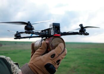 Polska upraszcza zasady dla dronów wojskowych — urządzenia do 5 kg i drony kamikadze nie wymagają rejestracji i zostają zwolnione z części biurokracji.