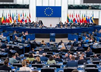 Parlament Europejski zaapelował do państw Unii Europejskiej o zestrzeliwanie rosyjskich samolotów naruszających ich przestrzeń powietrzną oraz potępił agresywne działania Rosji w regionie.
