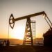 Ceny ropy osiągnęły minimum z ostatnich 4 miesięcy: Brent — 64,11 USD, WTI — 60,48 USD. Powód — nadpodaż, słabszy popyt i presja OPEC+.