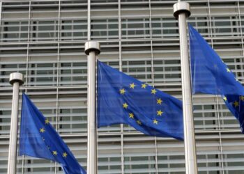 Parlament Europejski zatwierdził projekty przewidujące całkowity zakaz importu rosyjskiego gazu i ropy do UE od 2026 roku.