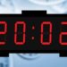 Dowiedz się, co oznacza liczba 20:02 na zegarze: symbolika lustrzanych cyfr, interpretacja w numerologii i przesłanie aniołów.