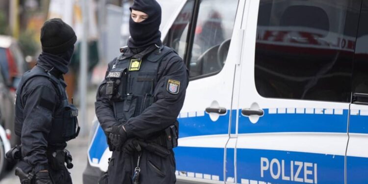 W Niemczech aresztowano trzech domniemanych członków Hamasu planujących ataki na instytucje żydowskie. Zabezpieczono broń i setki nabojów.