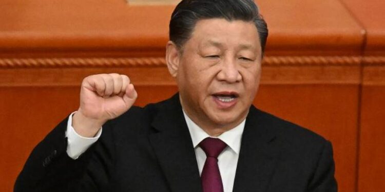 Zdjęcia satelitarne pokazują, że w ciągu pięciu lat Chiny podwoiły powierzchnię zakładów rakietowych, wyprzedzając USA pod względem tempa rozbudowy infrastruktury obronnej.