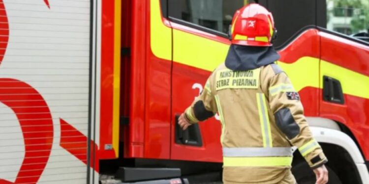 W miejscowości Malawa w woj. podkarpackim helikopter Robinson R44 rozbił się w trudno dostępnym terenie, zginęły dwie osoby, rozpoczęto śledztwo.
