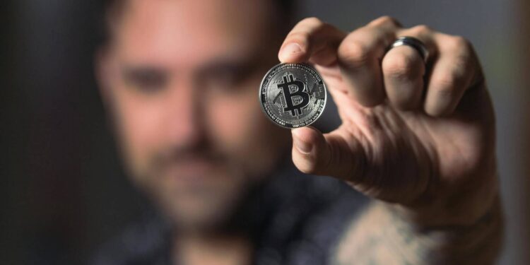 Kim En Hun prognozuje bitcoina na 220 tys. USD w ciągu 45 dni i planuje przeznaczyć zysk na budowę kościołów w różnych regionach.