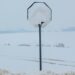 IMGW ostrzega przed silnym mrozem, zamieciami i marznącymi opadami. Noc przyniesie nawet minus 15°C i utrudnienia na drogach w południowej Polsce.