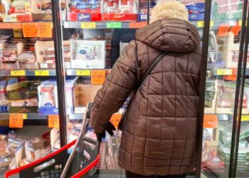 Dwa sklepy Biedronki będą otwarte w Wigilię w Różyńcu i Słubicach, większość sieci handlowych pozostaje zamknięta w dniu ustawowo wolnym od pracy.