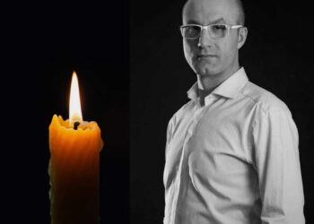 Maciej Misztal nie żyje. Współzałożyciel Kabaretu Trzeci Wymiar zmarł w wieku 43 lat po walce z chorobą. Artyści i środowisko żegnają twórcę.