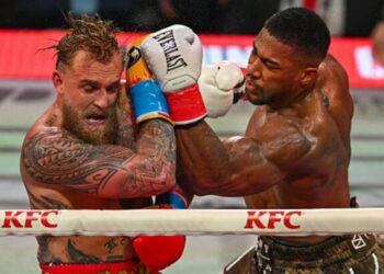 Anthony Joshua znokautował Jake’a Paula w Miami. Po walce bloger trafił do szpitala ze złamaniem szczęki w dwóch miejscach.