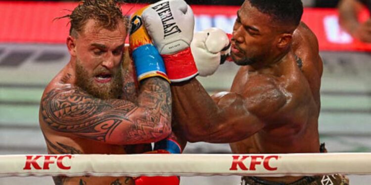 Anthony Joshua znokautował Jake’a Paula w Miami. Po walce bloger trafił do szpitala ze złamaniem szczęki w dwóch miejscach.