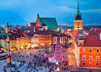 Nowy Rok 2026 w Warszawie: koncerty, pokazy ogniowe, jarmarki, tematyczne imprezy, lodowiska i program świąteczny dla rodzin i dorosłych.