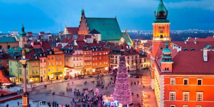 Nowy Rok 2026 w Warszawie: koncerty, pokazy ogniowe, jarmarki, tematyczne imprezy, lodowiska i program świąteczny dla rodzin i dorosłych.