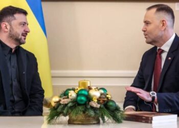Spotkanie Zełenskiego z Nawrockim oceniono jako konstruktywne. Omówiono bezpieczeństwo, gospodarkę i kwestie historyczne, budując fundamenty zaufania.
